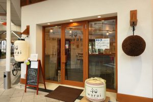 吹田市旭通商店街にある居酒屋福waraiの外観