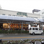吹田市旭通商店街にあるスーパーマーケットSatakeの外観