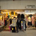 吹田市旭通商店街にある婦人服店トモヤの外観