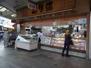 吹田市旭通商店街にある地どり・から揚げ屋、とり信の外観